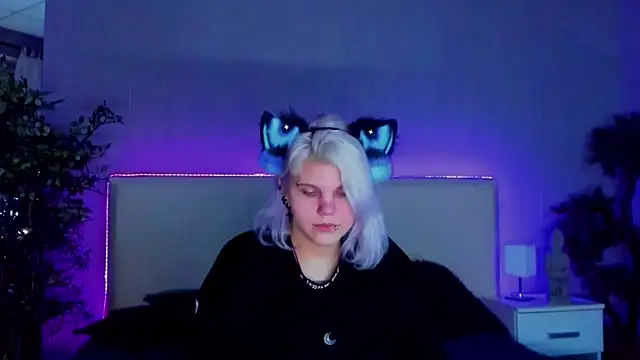 Snapshot of JoannLowe chatting on 12, 1, 2025 JoannLowe online show from 12, 1, 2025