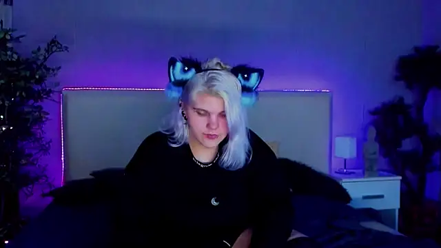 Snapshot of JoannLowe chatting on 13, 1, 2025 JoannLowe online show from 13, 1, 2025