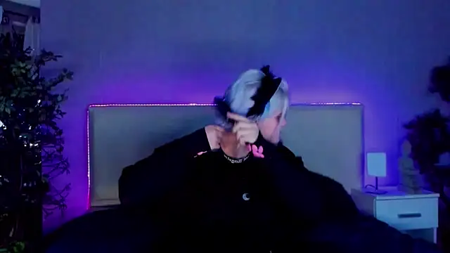 Snapshot of JoannLowe chatting on 14, 1, 2025 JoannLowe online show from 14, 1, 2025