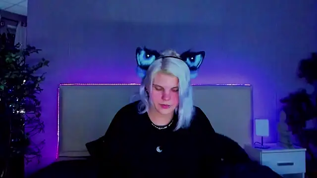 Snapshot of JoannLowe chatting on 15, 1, 2025 JoannLowe online show from 15, 1, 2025