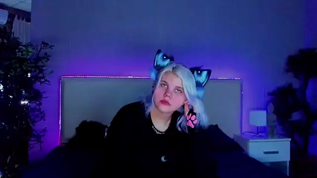 Snapshot of JoannLowe chatting on 15, 1, 2025 JoannLowe online show from 15, 1, 2025