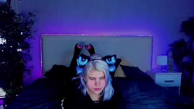 Snapshot of JoannLowe chatting on 15, 1, 2025 JoannLowe online show from 15, 1, 2025