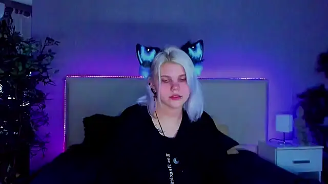 Snapshot of JoannLowe chatting on 19, 1, 2025 JoannLowe online show from 19, 1, 2025