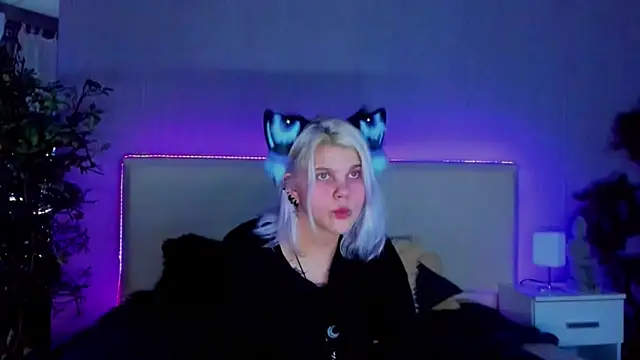 Snapshot of JoannLowe chatting on 19, 1, 2025 JoannLowe online show from 19, 1, 2025