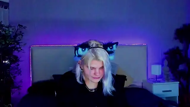 Snapshot of JoannLowe chatting on 20, 1, 2025 JoannLowe online show from 20, 1, 2025