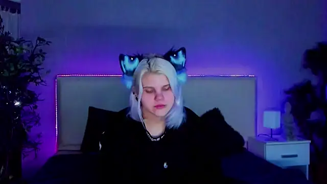 Snapshot of JoannLowe chatting on 21, 1, 2025 JoannLowe online show from 21, 1, 2025