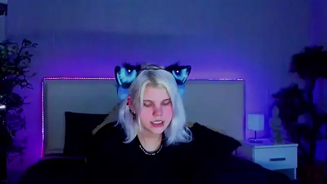 Snapshot of JoannLowe chatting on 23, 1, 2025 JoannLowe online show from 23, 1, 2025