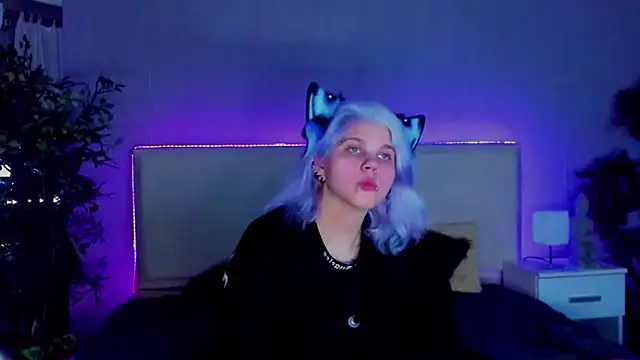 Snapshot of JoannLowe chatting on 25, 1, 2025 JoannLowe online show from 25, 1, 2025