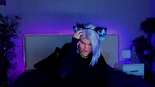 Snapshot of JoannLowe chatting on 26, 1, 2025 JoannLowe online show from 26, 1, 2025