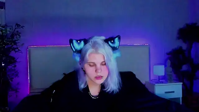 Snapshot of JoannLowe chatting on 28, 1, 2025 JoannLowe online show from 28, 1, 2025