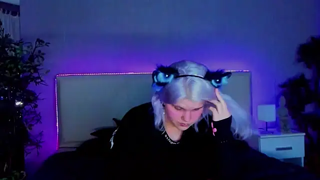 Snapshot of JoannLowe chatting on 29, 1, 2025 JoannLowe online show from 29, 1, 2025