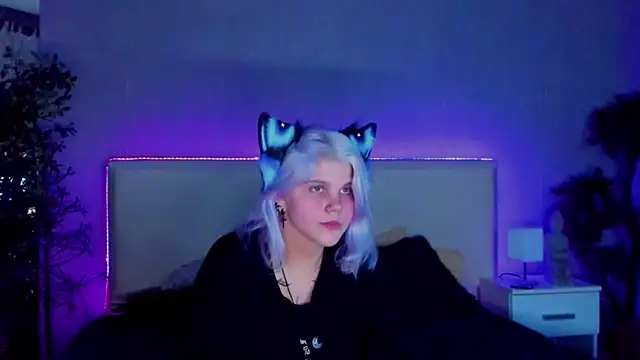 Snapshot of JoannLowe chatting on 29, 1, 2025 JoannLowe online show from 29, 1, 2025