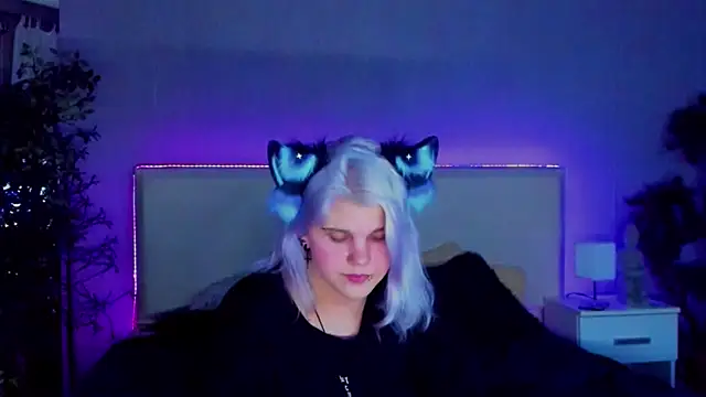 Snapshot of JoannLowe chatting on 30, 1, 2025 JoannLowe online show from 30, 1, 2025