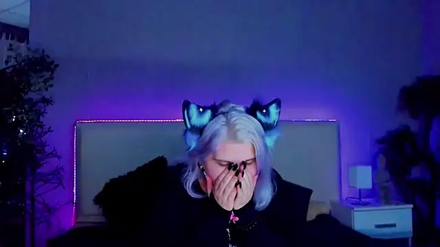 Snapshot of JoannLowe chatting on 30, 1, 2025 JoannLowe online show from 30, 1, 2025