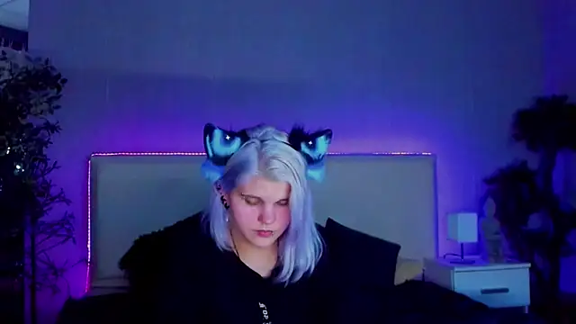 Snapshot of JoannLowe chatting on 30, 1, 2025 JoannLowe online show from 30, 1, 2025