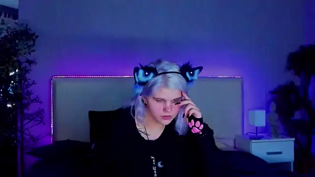 Snapshot of JoannLowe chatting on 1, 2, 2025 JoannLowe online show from 1, 2, 2025