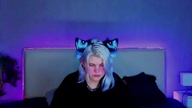 Snapshot of JoannLowe chatting on 10, 2, 2025 JoannLowe online show from 10, 2, 2025