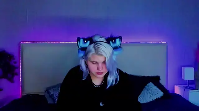 Snapshot of JoannLowe chatting on 11, 2, 2025 JoannLowe online show from 11, 2, 2025