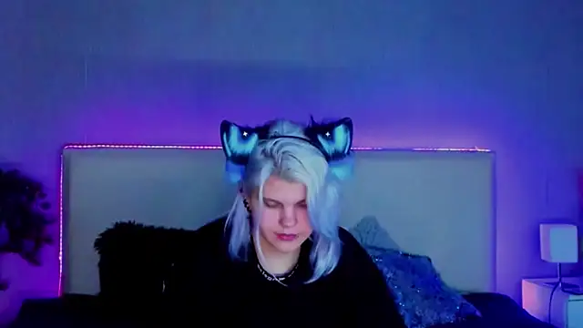 Snapshot of JoannLowe chatting on 11, 2, 2025 JoannLowe online show from 11, 2, 2025