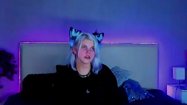 Snapshot of JoannLowe chatting on 11, 2, 2025 JoannLowe online show from 11, 2, 2025