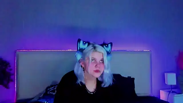 Snapshot of JoannLowe chatting on 13, 2, 2025 JoannLowe online show from 13, 2, 2025