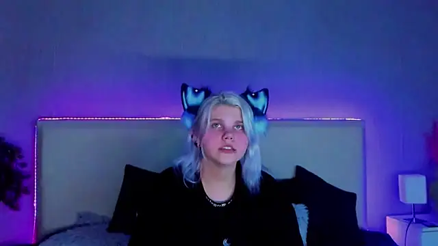 Snapshot of JoannLowe chatting on 14, 2, 2025 JoannLowe online show from 14, 2, 2025