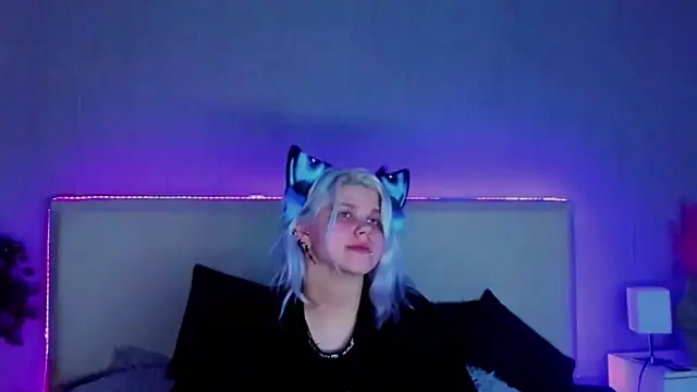 Snapshot of JoannLowe chatting on 15, 2, 2025 JoannLowe online show from 15, 2, 2025