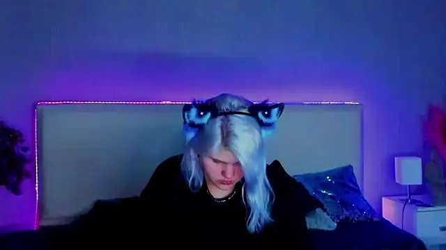 Snapshot of JoannLowe chatting on 18, 2, 2025 JoannLowe online show from 18, 2, 2025