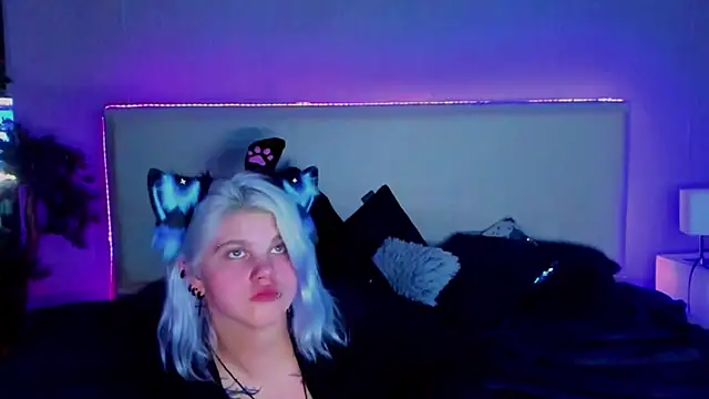 Snapshot of JoannLowe chatting on 19, 2, 2025 JoannLowe online show from 19, 2, 2025