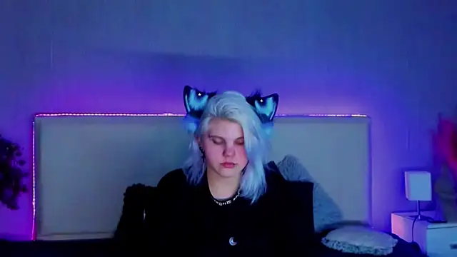 Snapshot of JoannLowe chatting on 20, 2, 2025 JoannLowe online show from 20, 2, 2025