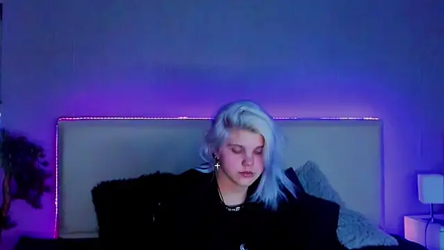 Snapshot of JoannLowe chatting on 21, 2, 2025 JoannLowe online show from 21, 2, 2025