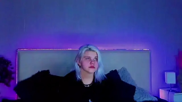 Snapshot of JoannLowe chatting on 21, 2, 2025 JoannLowe online show from 21, 2, 2025