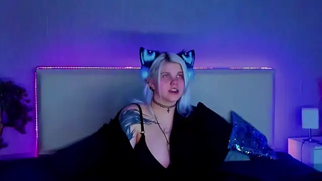 Snapshot of JoannLowe chatting on 21, 2, 2025 JoannLowe online show from 21, 2, 2025