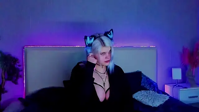 Snapshot of JoannLowe chatting on 22, 2, 2025 JoannLowe online show from 22, 2, 2025