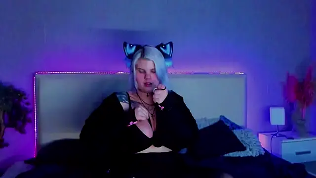 Snapshot of JoannLowe chatting on 22, 2, 2025 JoannLowe online show from 22, 2, 2025