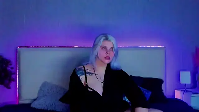 Snapshot of JoannLowe chatting on 25, 2, 2025 JoannLowe online show from 25, 2, 2025