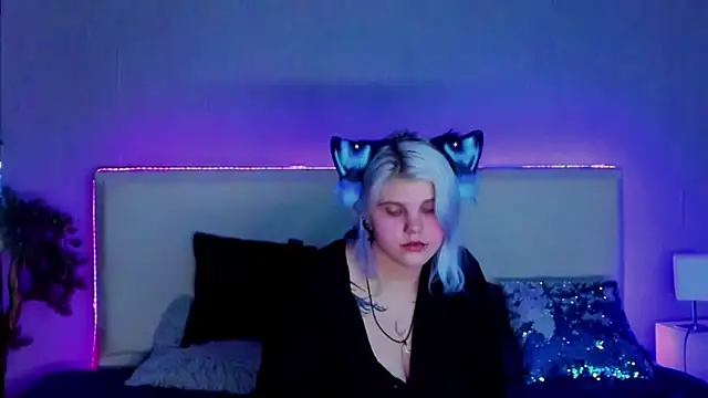 Snapshot of JoannLowe chatting on 26, 2, 2025 JoannLowe online show from 26, 2, 2025