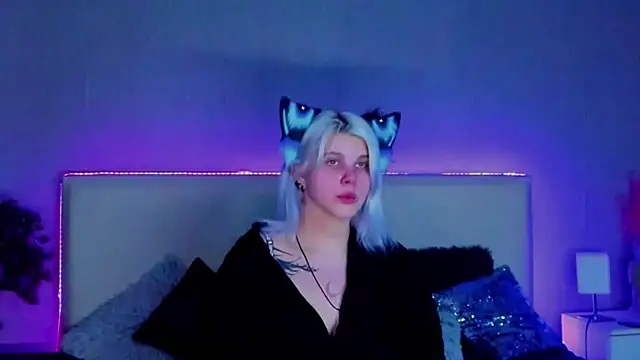 Snapshot of JoannLowe chatting on 26, 2, 2025 JoannLowe online show from 26, 2, 2025