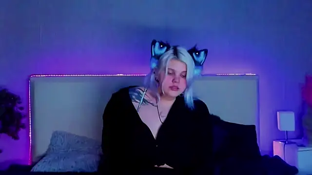 Snapshot of JoannLowe chatting on 27, 2, 2025 JoannLowe online show from 27, 2, 2025