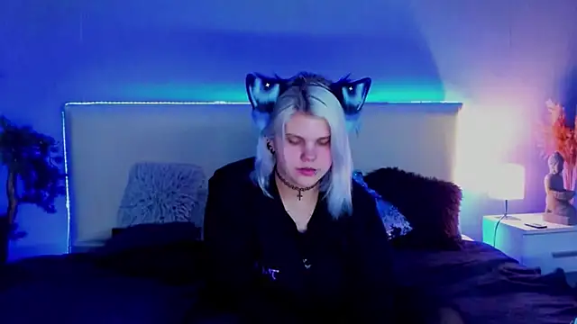 Snapshot of JoannLowe chatting on 9, 3, 2025 JoannLowe online show from 9, 3, 2025