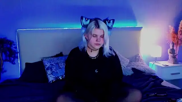 Snapshot of JoannLowe chatting on 11, 3, 2025 JoannLowe online show from 11, 3, 2025