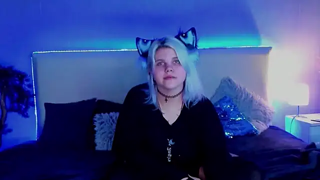 Snapshot of JoannLowe chatting on 13, 3, 2025 JoannLowe online show from 13, 3, 2025