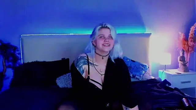 Snapshot of JoannLowe chatting on 13, 3, 2025 JoannLowe online show from 13, 3, 2025