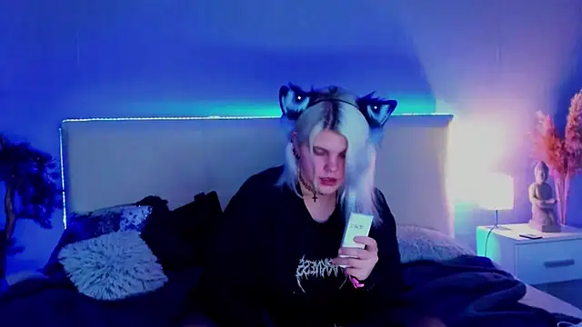 Snapshot of JoannLowe chatting on 15, 3, 2025 JoannLowe online show from 15, 3, 2025