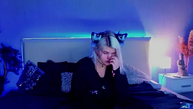 Snapshot of JoannLowe chatting on 16, 3, 2025 JoannLowe online show from 16, 3, 2025