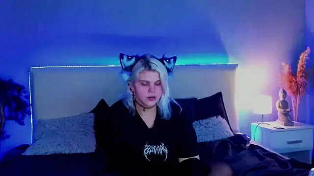 Snapshot of JoannLowe chatting on 17, 3, 2025 JoannLowe online show from 17, 3, 2025