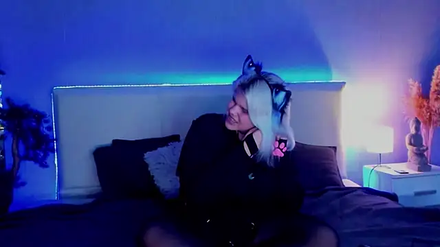 Snapshot of JoannLowe chatting on 18, 3, 2025 JoannLowe online show from 18, 3, 2025