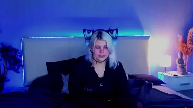 Snapshot of JoannLowe chatting on 19, 3, 2025 JoannLowe online show from 19, 3, 2025