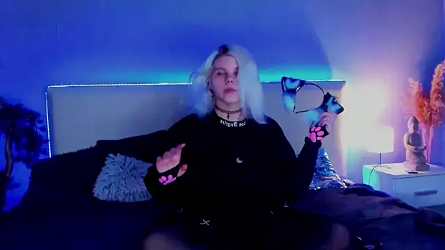 Snapshot of JoannLowe chatting on 19, 3, 2025 JoannLowe online show from 19, 3, 2025