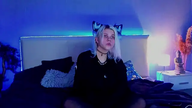 Snapshot of JoannLowe chatting on 19, 3, 2025 JoannLowe online show from 19, 3, 2025